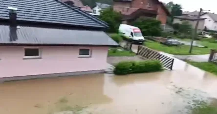 Obilne padavine u BiH: Za nekoliko minuta poplavljene kuće, garaže, dvorišta…