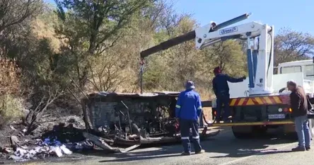 Minibus s učenicima udario u kamion, poginulo najmanje 12 djece i vozač