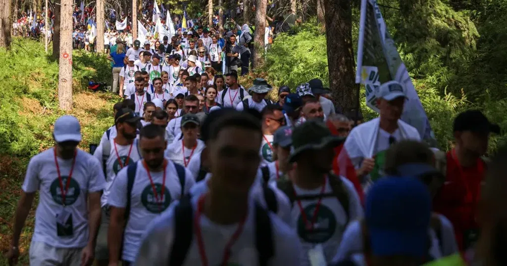 Krenuo “Marš mira”: 5.000 ljudi odaje počast žrtvama genocida u Srebrenici