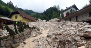 Užasne slike iz Slovenije, odron zatrpao kuće