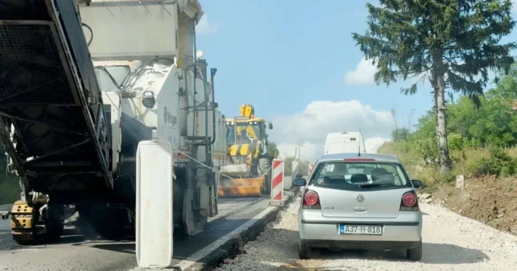 Izmjena režima saobraćaja na brojnim dionicama zbog radova