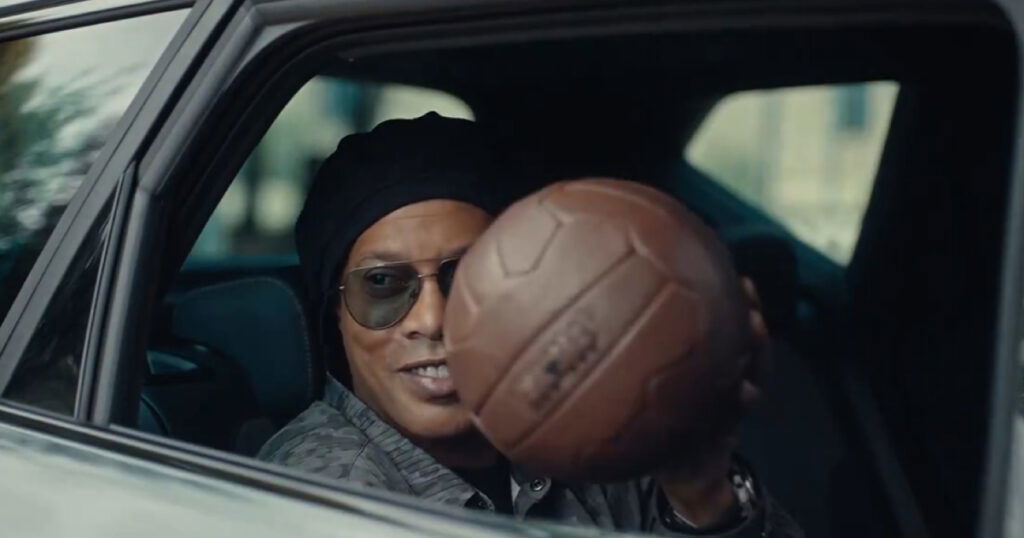 Ronaldinho u spotu u kojem je Barca predstavila novi dres, navijači oduševljeni dizajnom