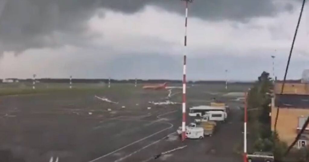 Tornado protutnjao ruskim aerodromom, avioni i helikopteri razbacani kao kartonske igračke