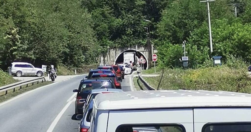 U tunelu se sudarila četiri vozila, povrijeđeno više osoba