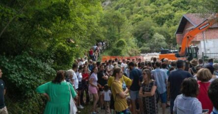 Novi protest na vrelu rijeke Une, ponovo je došao i Darko Rundek