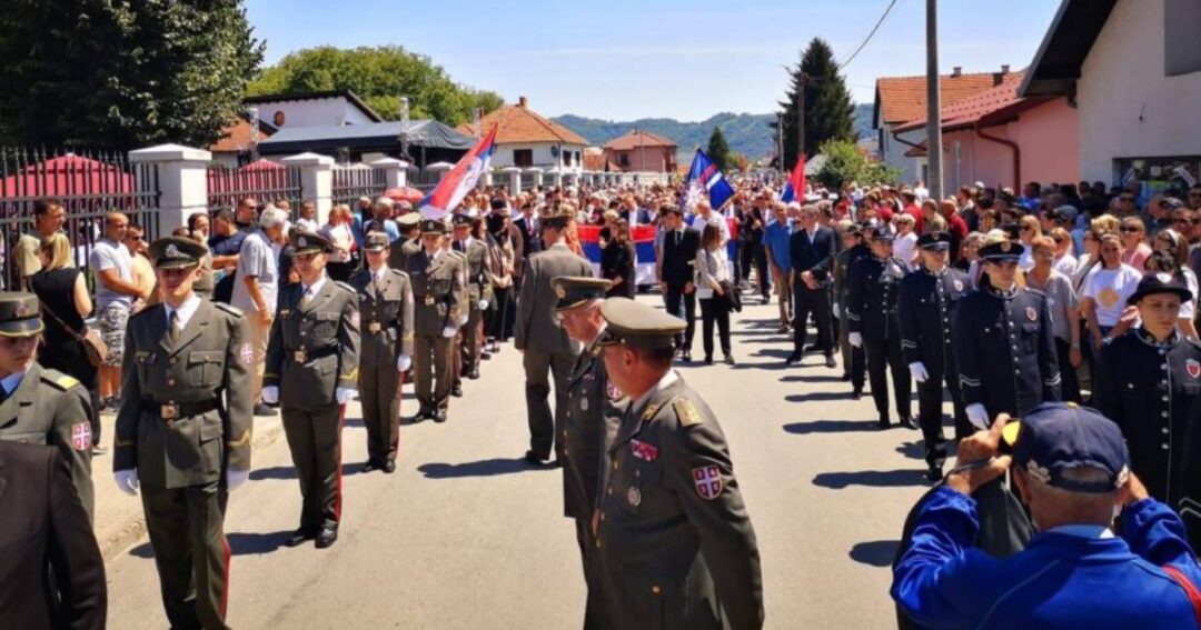 vojska srbije bratunac defile