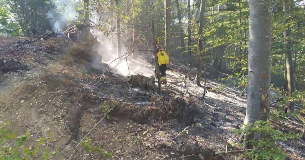 Požar na Bjelašnici pod kontrolom, ali je potrebna pomoć helikoptera