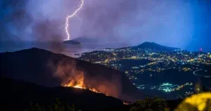 Gromovi i munje izazvali više požara u dijelovima Dalmacije