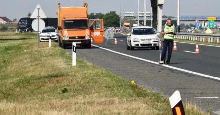 Horor na autocesti u Hrvatskoj: Tri vozila pokosila dvojicu pješaka, na mjestu su poginuli