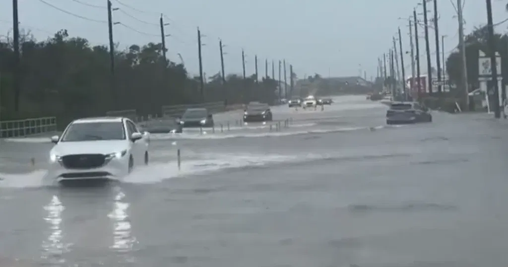 Najmanje petoro mrtvih u oluji Debby, moguće katastrofalne poplave