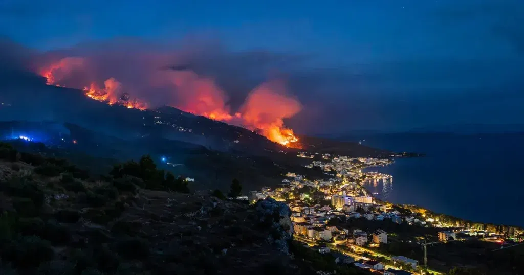 Vatra u Podgori došla 20 metara do kuća: “Turisti bježali, ali ne zbog požara”