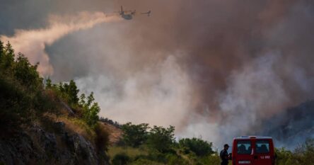 Nakon udara groma: Požar u Dalmaciji opet se rasplamsao i širi se