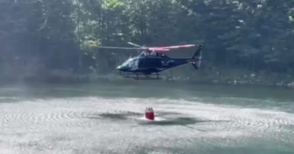 Četiri helikoptera gase požar u NP “Sutjeska”, uskoro stižu još dva veća iz Srbije