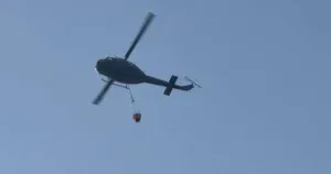 Helikopterima se na Gostoviću pravi akumulacija vode. Na Tjentišu se gasi “drvo po drvo”