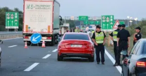 Dvoje mrtvih u teškoj nesreći na autocesti u Hrvatskoj, vozači noć proveli čekajući u koloni