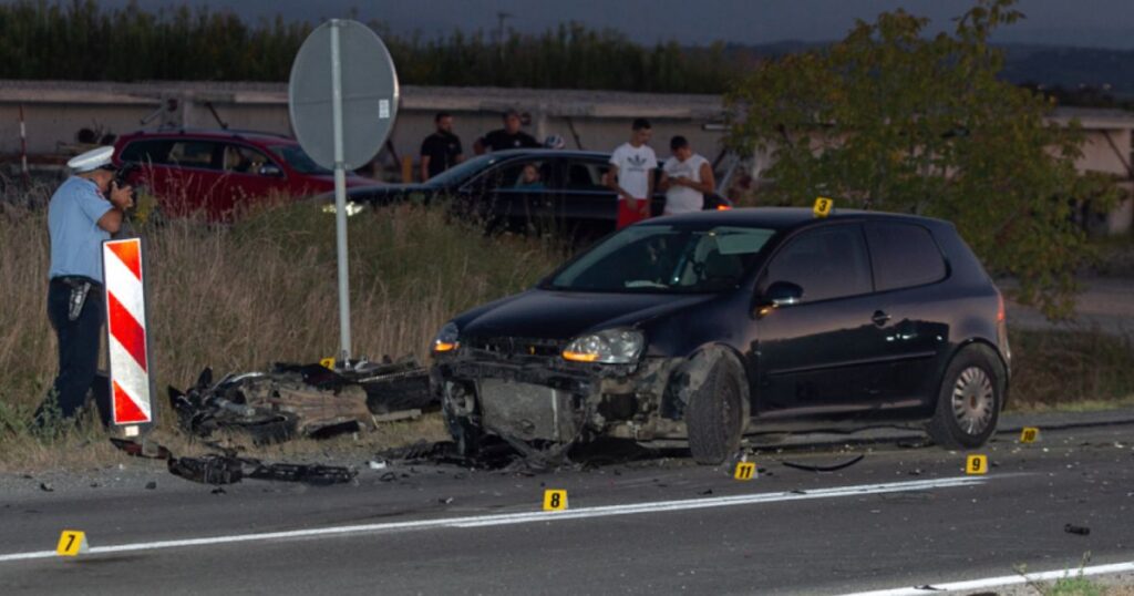 U sudaru dva Golfa i motora jedna osoba izgubila život