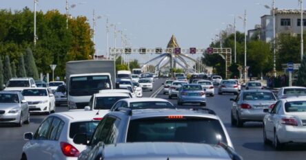 Grad u kojem se voze samo bijeli i srebrni automobili, zgrade se prave od bijelog mramora