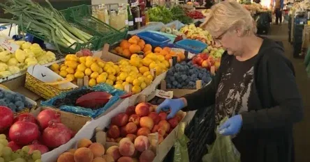 Radimo samo da se prehranimo: Da li penzioner ima novca da ode na porciju ćevapa?