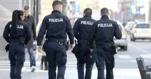 Policajac ukrao kolegin pištolj, a ranije i automatsku pušku, i opljačkao trgovinu