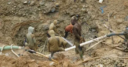 U odronu u rudniku poginulo najmanje 15 ljudi, spasioci tragaju za još sedmoricom zatrpanih