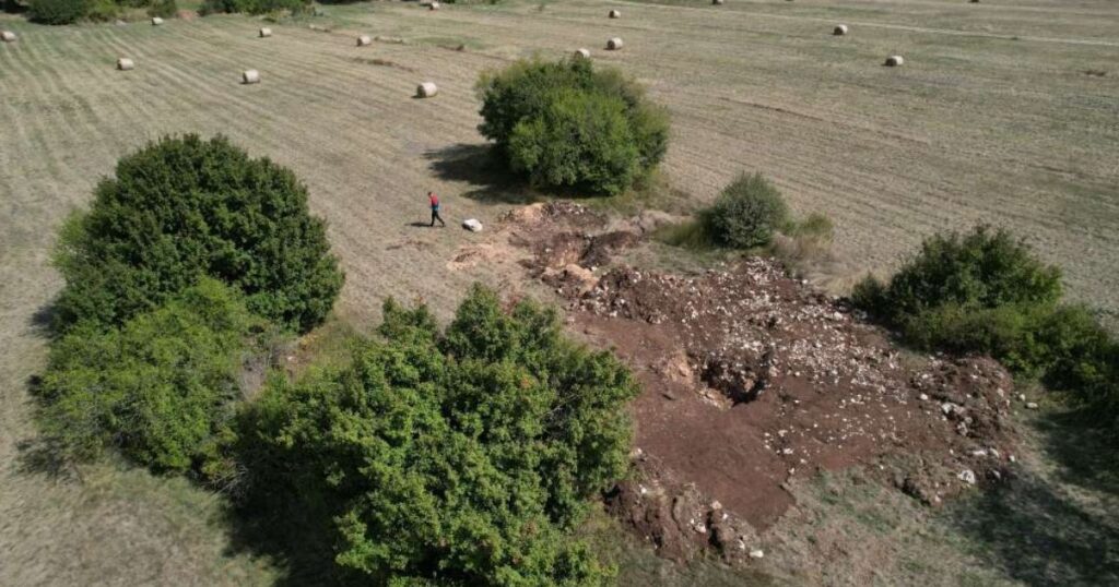 Tražili blago?! Bagerom preorali arheološki lokalitet i pri tome oštetili zidine bazilike