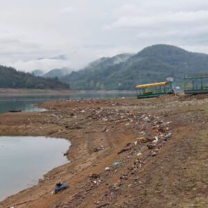 Volonteri pomažu u čišćenju Jablaničkog jezera, vrši se i dostava hrane i lijekova