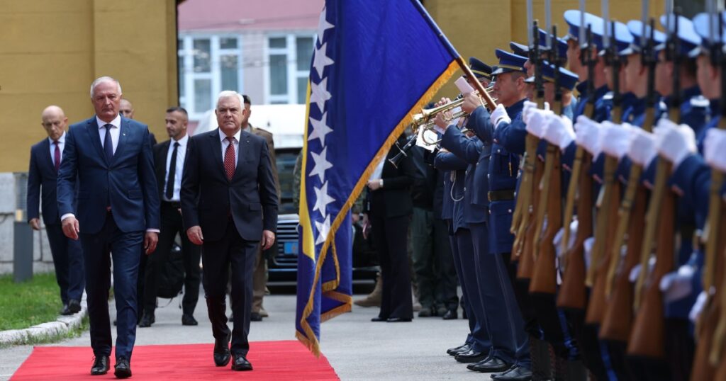 Sastali se ministri odbrane BiH i Rumunije: Naglašena puna podrška na EU putu