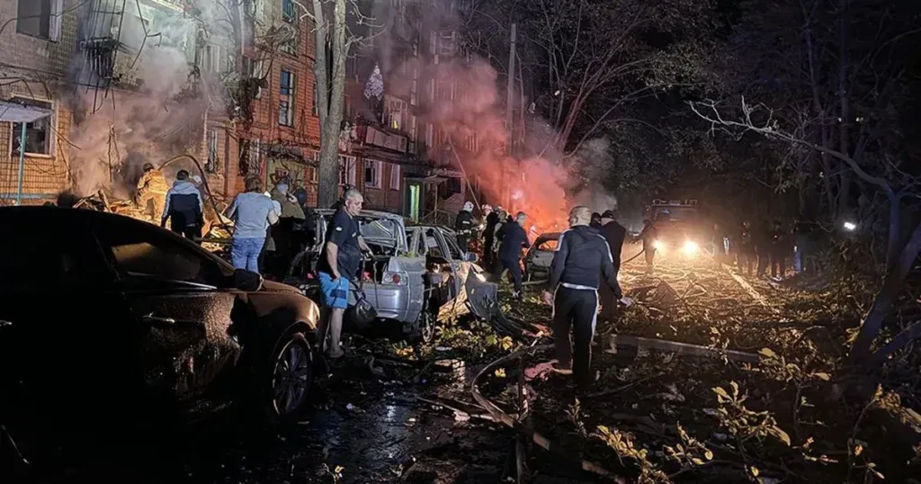 Navođena bomba pogodila stambenu zgradu, traga se za stradalim pod ruševinama