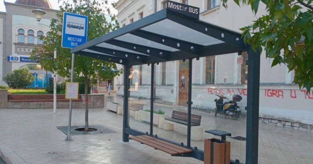 Mostar postavio nove autobuske stanice, uskoro  i monitori s važnim informacijama