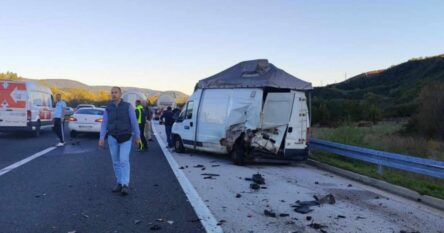 Sudar dva vozila na autoputu: Više povrijeđenih, među njima i dijete