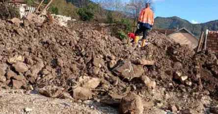 “Osjetio sam ga po mirisu”: Volonteri pronašli tijelo stradalog žitelja Jablanice