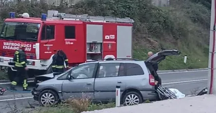 U stravičnom sudaru Audija i Opela na licu mjesta poginula žena