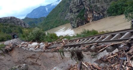 Jak udar na bh. privredu: Štete milionske, obnova pruge oštećene u poplavama trajat će mjesecima