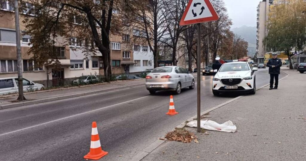 Policija traga za vozačem Audija: Udario pješaka, pa pobjegao