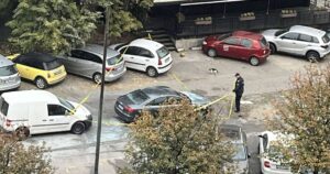 Na parkingu u Sarajevu izgorio automobil, intervenisali vatrogasci