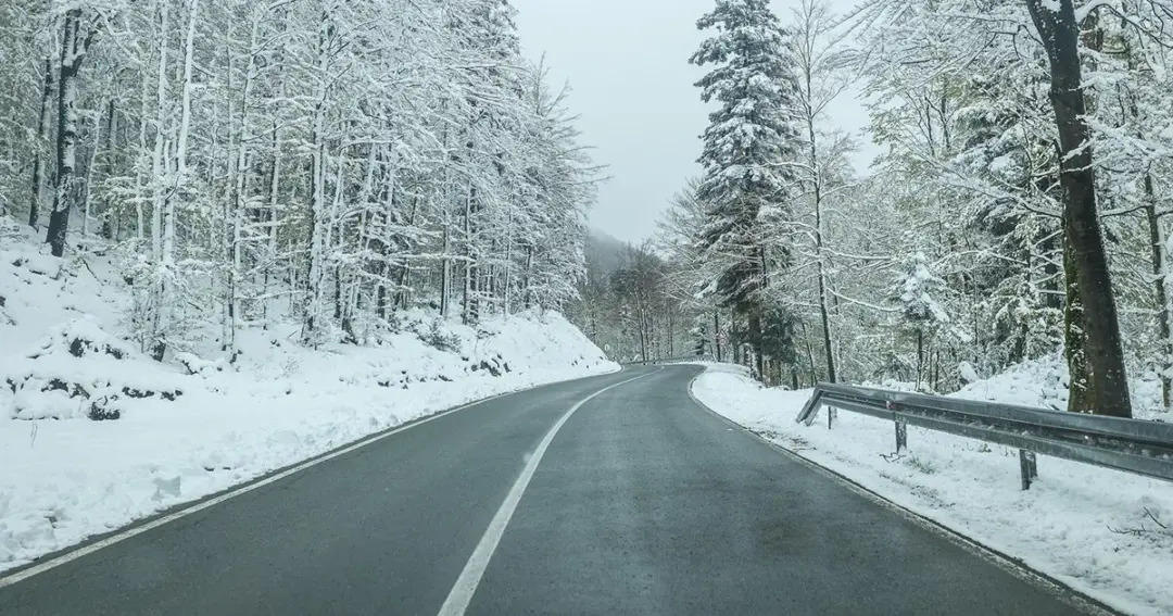 snijeg zima cesta poledica led