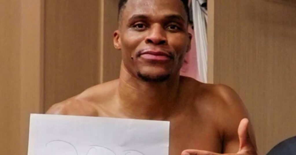 Westbrook je prvi igrač sa 200 triple-doubleova u NBA ligi, orginalno proslavio