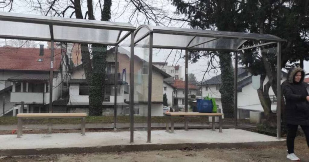 Postavljene nove nadstrešnice za autobuska stajališta