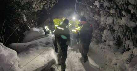 Pripadnici GSS i specijalci MUP-a ZDK izvukli tijelo muškarca iz snijegom zametenog sela kod Zenice