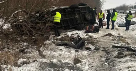 U stravičnoj saobraćajnoj nesreći sedam osoba poginulo na licu mjesta