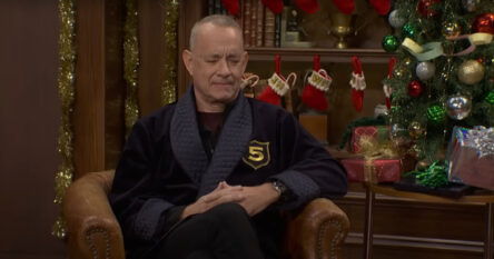 Tom Hanks (68) zabrinuo fanove tokom nastupa u SNL-u: “I ja sam to primijetio”