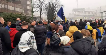 Veliki protest privrednika ispred Vlade FBiH, ovo je pet zahtjeva koje žele da budu usvojeni