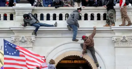 Trumpove pristaše nakon pomilovanja počinju napuštati zatvore. Njih čak 1.500