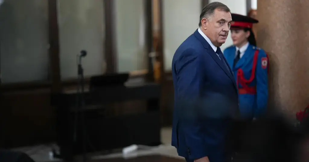 Dodik neće poštovati odluku o spornom udžbeniku historije u RS