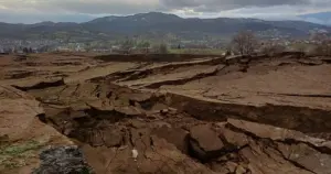 Kod Maglaja se pokrenulo veliko klizište, proglašeno stanje prirodne nesreće