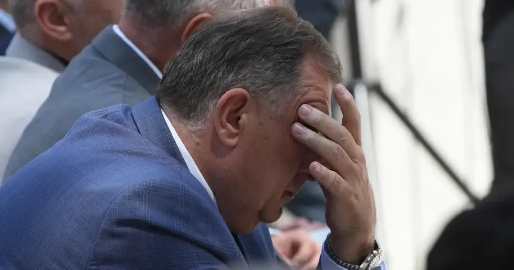 Dodik opet prijeti bankama