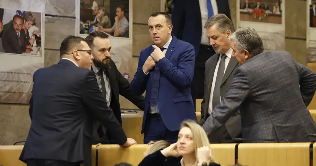 Hoće li Parlament FBiH sutra izglasati uvođenje hitnih mjera prema počionicima nasilja nad ženama?