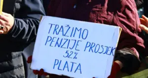 Penzioneri izašli na proteste, traže povećanje prosječne penzije po uzoru na standarde EU