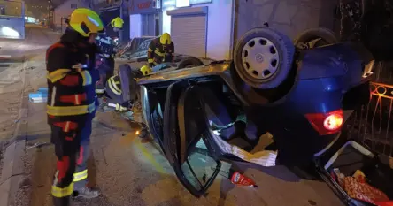 U teškoj nesreći automobil završio na krovu, intervenisali i vatrogasci