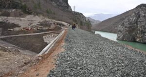 Počelo postavljanje pragova i šina na pruzi u Jablanici